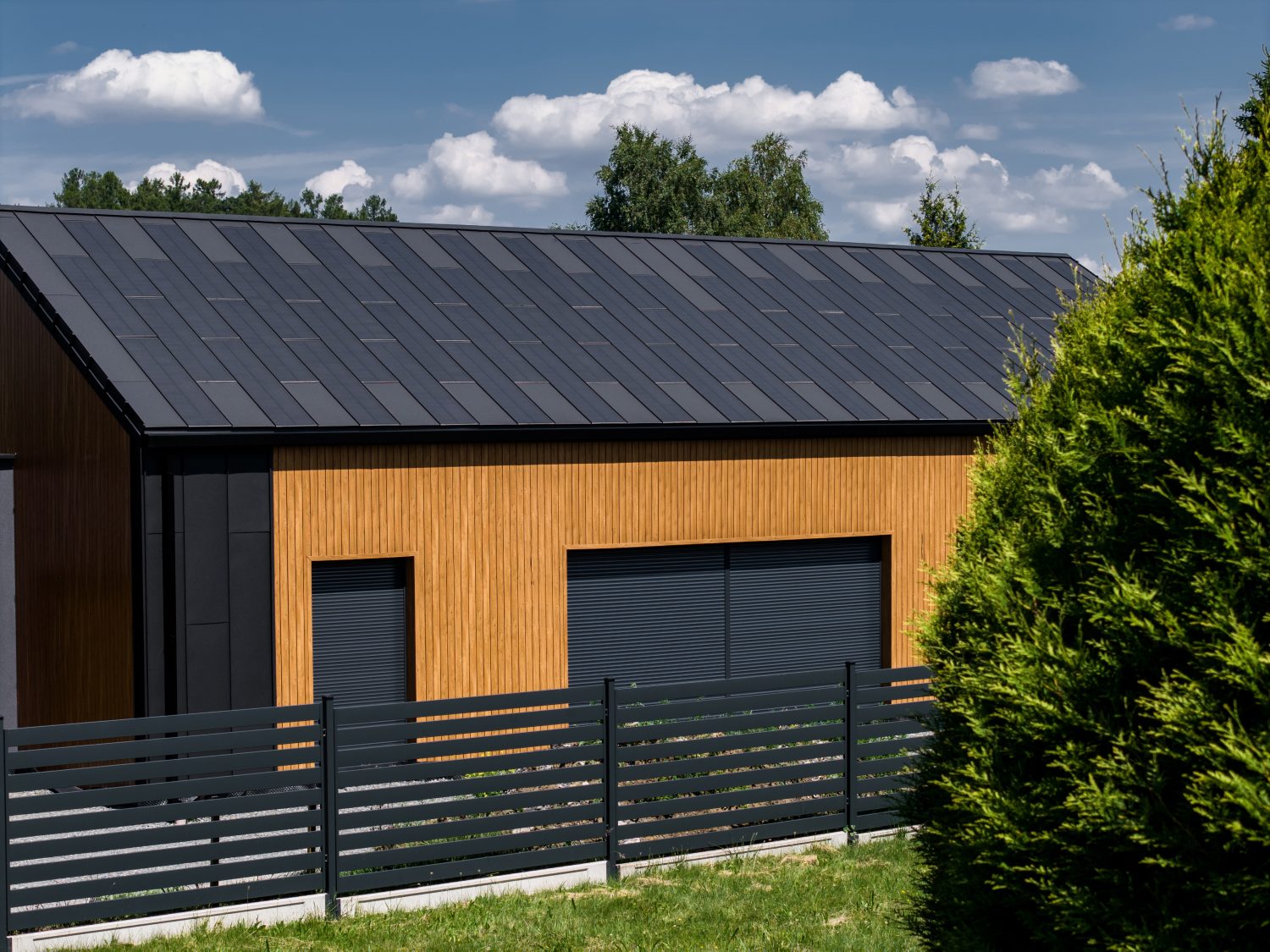 Standing-seam solar roof